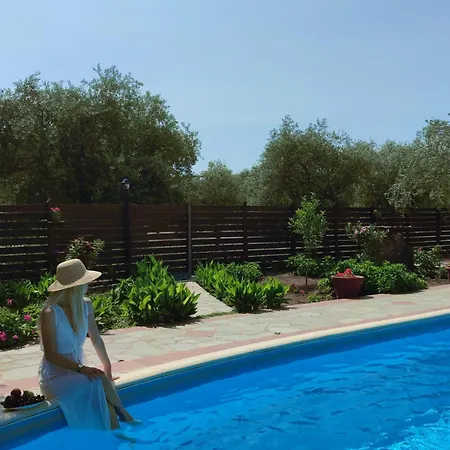 Hotel de apartamente Iatrou Potos