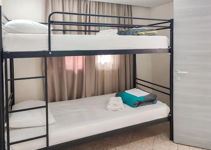 Iatrou 아파트호텔 포토스