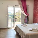 아파트호텔 Iatrou