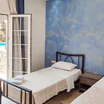 Iatrou 아파트호텔 3*