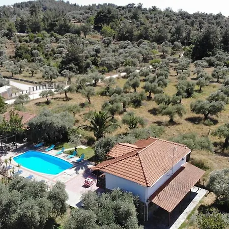 Iatrou 公寓式酒店 3*