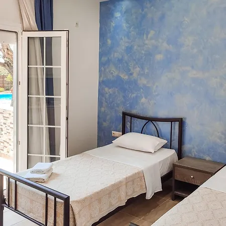 Iatrou Apartmanhotel 3*