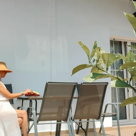 Apart-hotel Iatrou Potos