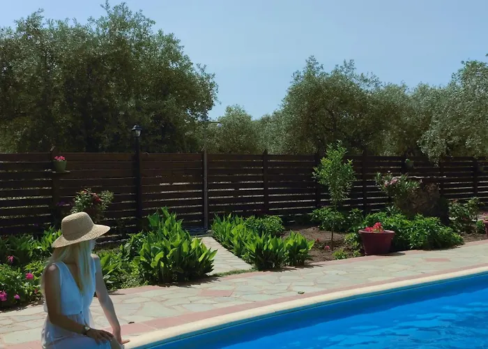 Ξενοδοχείο με διαμερίσματα Iatrou Ποτός