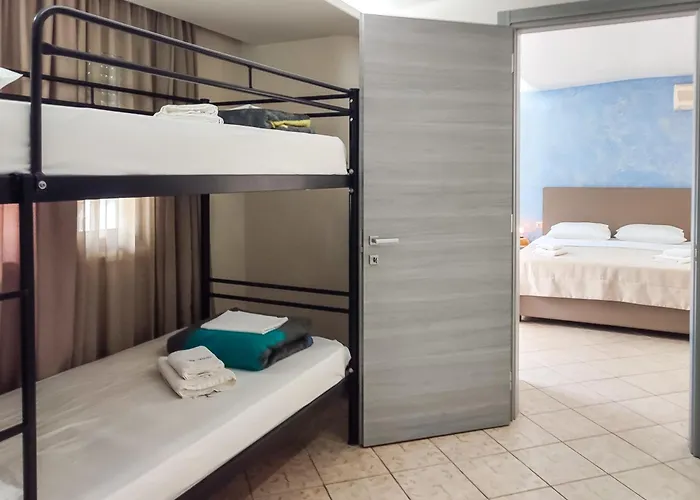 Ξενοδοχείο με διαμερίσματα Iatrou 3*